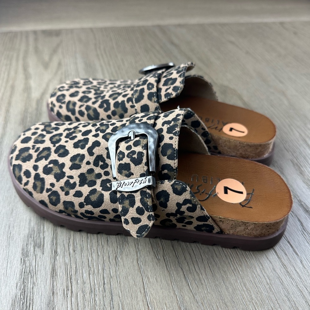 Blowfish Malibu Leopard Print Clogs. New. (No box)